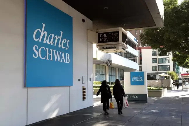 ABD Bankacılık Devi Charles Schwab Devasa Kripto Para Hamlesine Hazırlanıyor!
