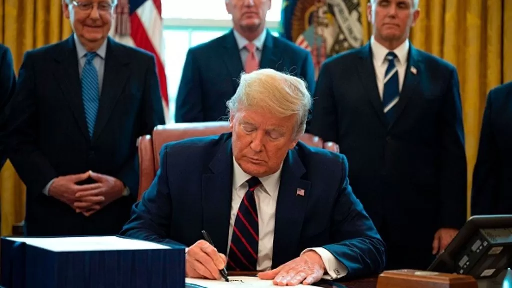 SON DAKİKA: Donald Trump, Tarihi Kripto Para Yasasını İmzaladı!