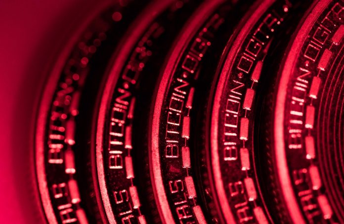 Bloomberg Uzmanından Uyarı: Bitcoin Altına Karşı Değerinin %60’ını Kaybedebilir