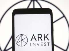 Ark Invest, Piyasa Düşerken 13.4 Milyon Dolarlık Coinbase Hissesi Aldı!
