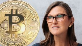 Büyük Boğa Cathie Wood, Sürpriz Kararla Bitcoin Fiyat Tahmininde Kesintiye Gittiğini Açıkladı!