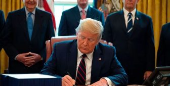 SON DAKİKA: Donald Trump, Tarihi Kripto Para Yasasını İmzaladı!