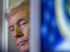 TRUMP Memecoini Ortalığı Karıştırdı: Donald Trump’ın Memecoin Yüzünden Azledilmesini Talep Edenler Var!